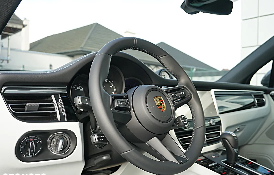 Porsche Macan cena 369000 przebieg: 1000, rok produkcji 2023 z Lipsko małe 781